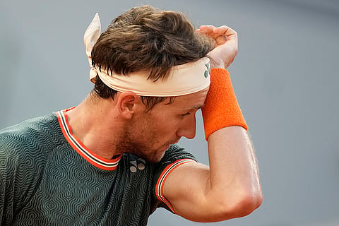 Casper Ruud wipes his face 